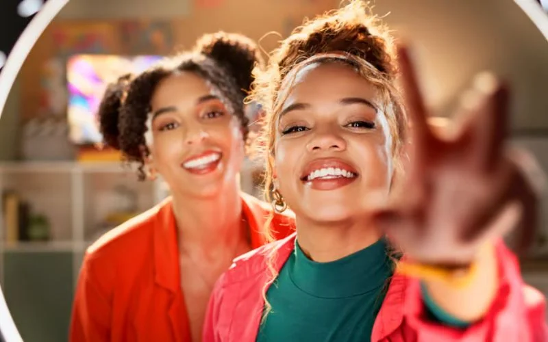 Two friends capturing a mirror reflection together