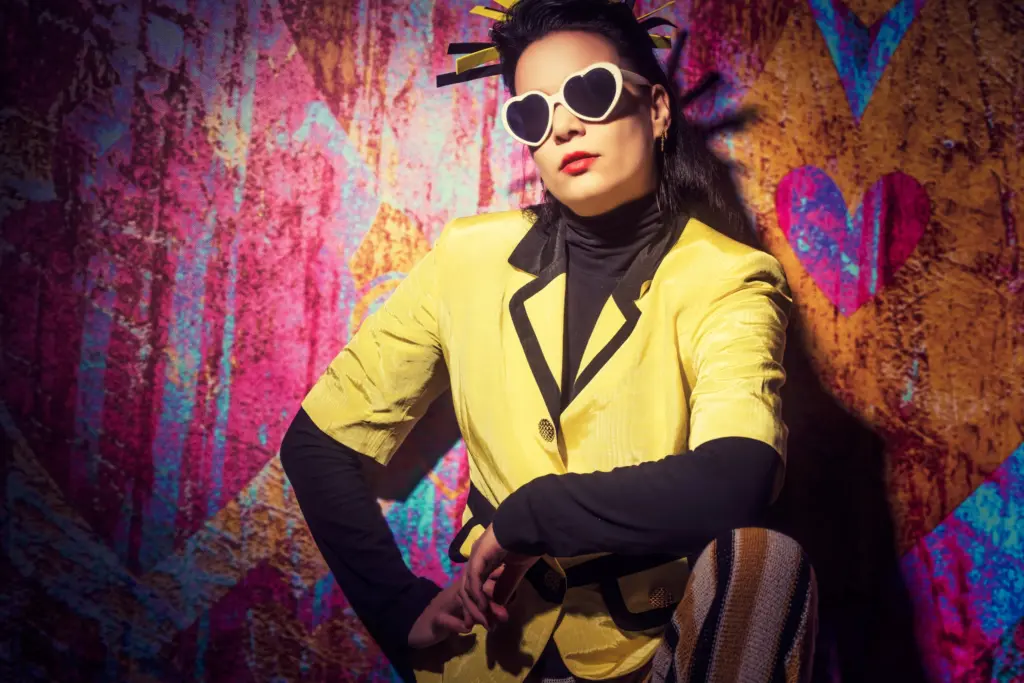 The photography lighting setup image illustrates how proper light placement enhances depth, contrast, and subject focus.