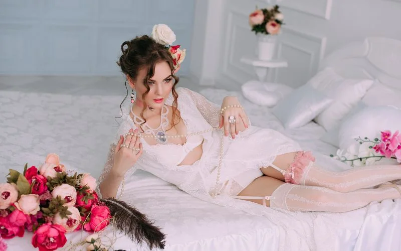 Professional boudoir photography portrait demonstrating elegant posing techniques