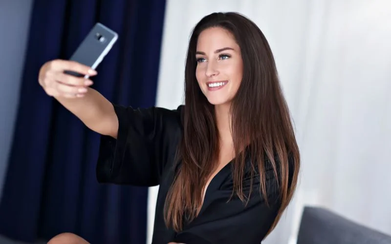 Stylish lingerie and oversized shirt outfit idea for boudoir photography selfies