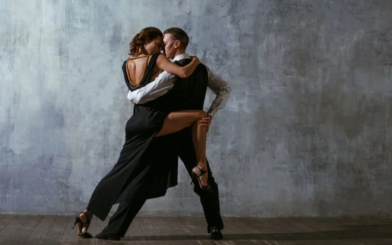 couple dance poses