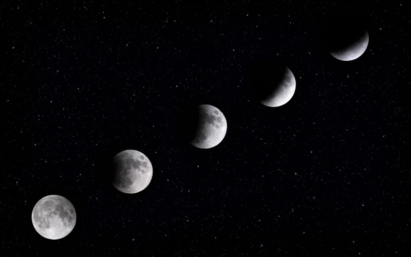 pictures of moon captured days apart