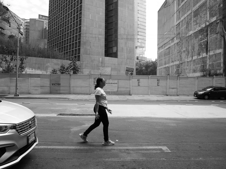 Urban candid moment captured using techniques from this street photography online course designed to help you master street photography.