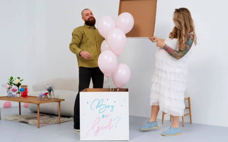 creative gender reveal poses