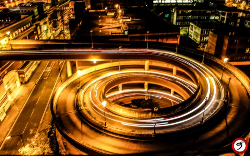 Produce professional car trails photography results with clean light streaks and balanced night exposure.