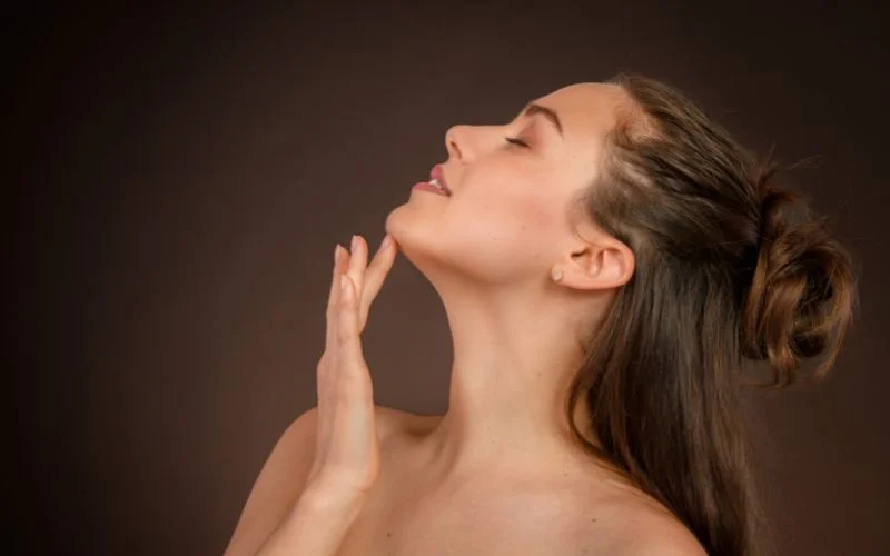 touching face pose