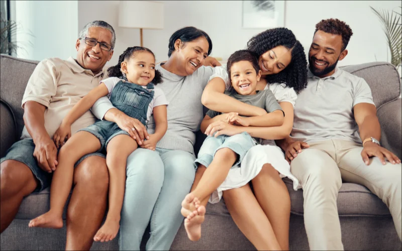 large family group photo idea, family picture ideas for large groups, large family posing ideas